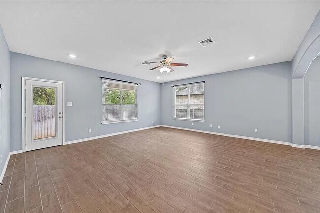Building Photo - 605 Lister Dr