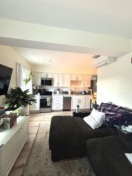 Building Photo - 38 Ladds Ln