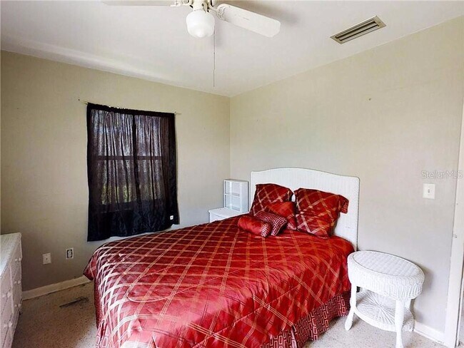 Building Photo - 2 Bed 1 Bath Pet Friendly with Fenced Yard...