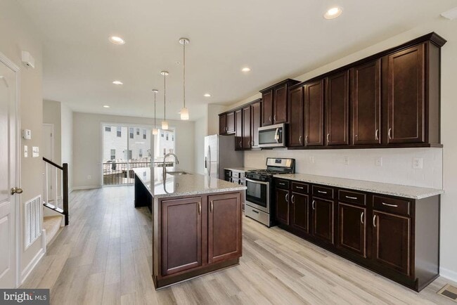 Building Photo - 5986 Passend Dr