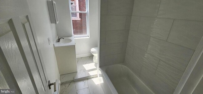 Building Photo - 5503 W Girard Ave