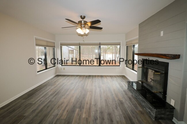 Building Photo - Upstairs Unit on Logan Martin Lake