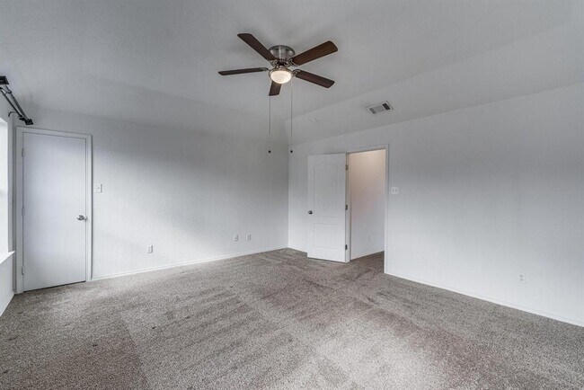 Building Photo - 1618 Sabine Dr
