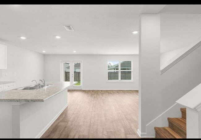 Building Photo - 5832 Viking Wy