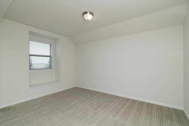 Building Photo - Spectacular and spacious home in Parkside!!