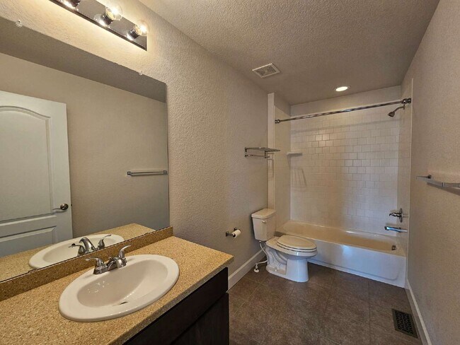 Building Photo - 1385 Castle Creek Cir