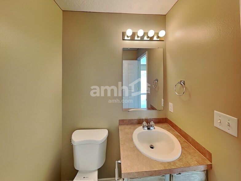 Building Photo - 252 S 540 W