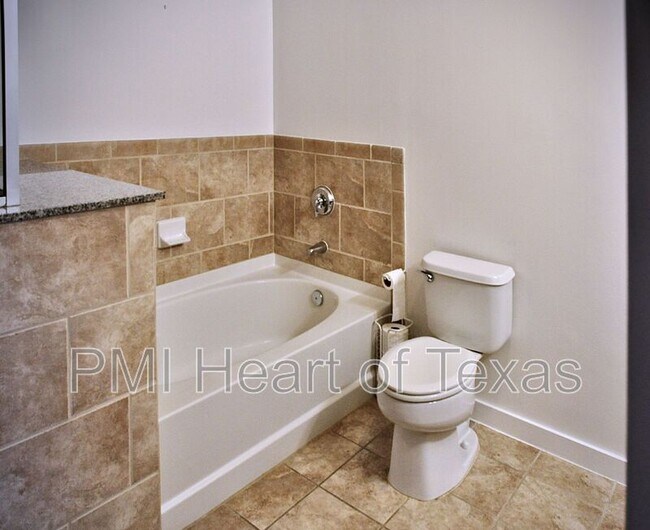 Building Photo - 360 Nueces St