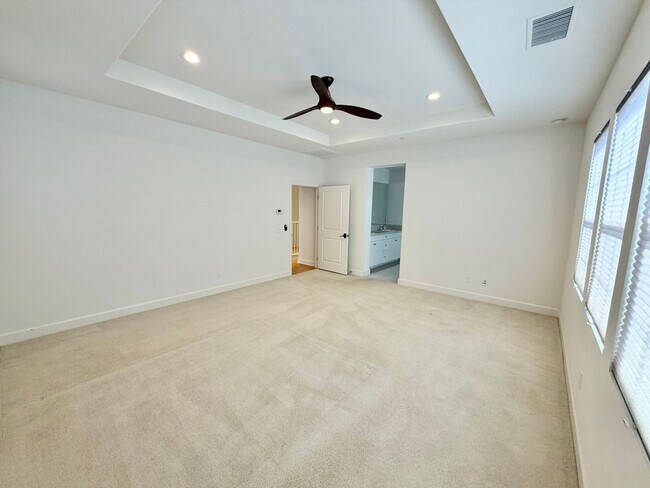 Building Photo - Gorgeous 4 bed 3 bath in the desired Portola Springs