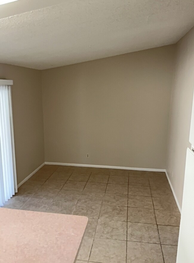 Building Photo - Charming 3 Bed/2 Bath Single-Story Home In...