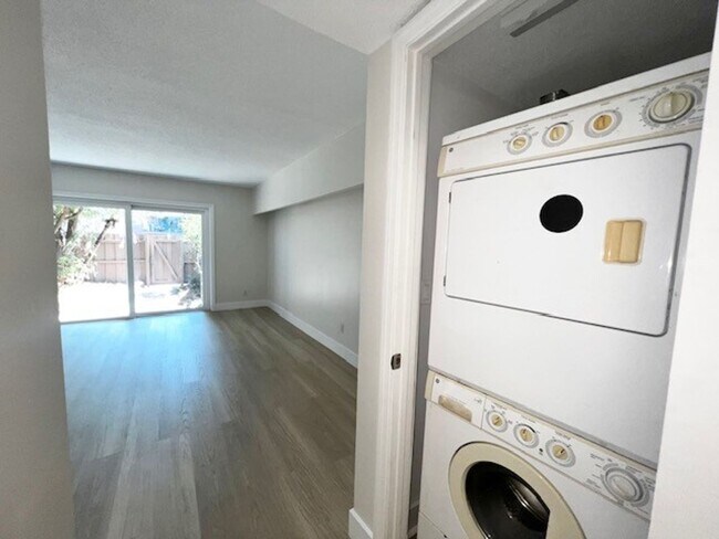 Building Photo - 2X2.5 -MOVE IN NOW! NEW LVP FLOORING ON 1ST FLOOR! NEW CARPET ON 2ND FLOOR! WATER VIEWS! CALL TOD...