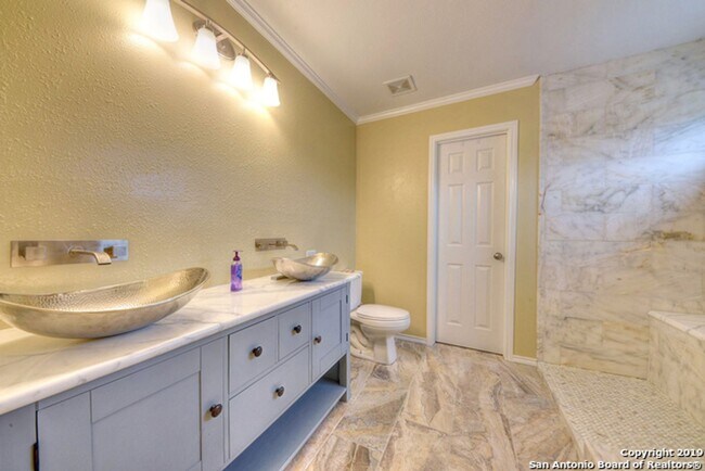 Building Photo - 3 Bedroom/2.5 Bathroom Home Located in Bentwood Ranch