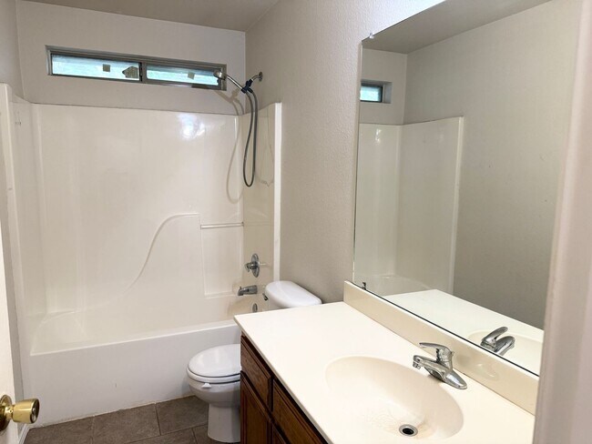 Building Photo - 129 Stewart Bend Ct