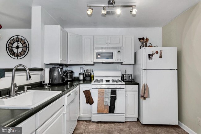 Building Photo - 1066 Gardenview Loop