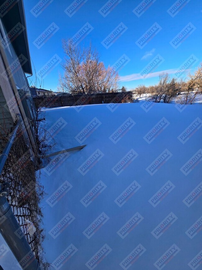 Building Photo - Single family home with a garage