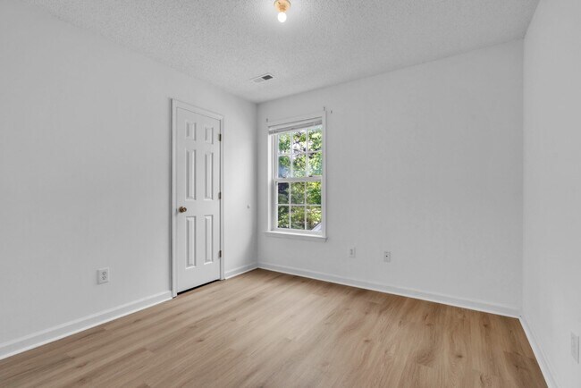 Building Photo - 102 Glenlea Ln