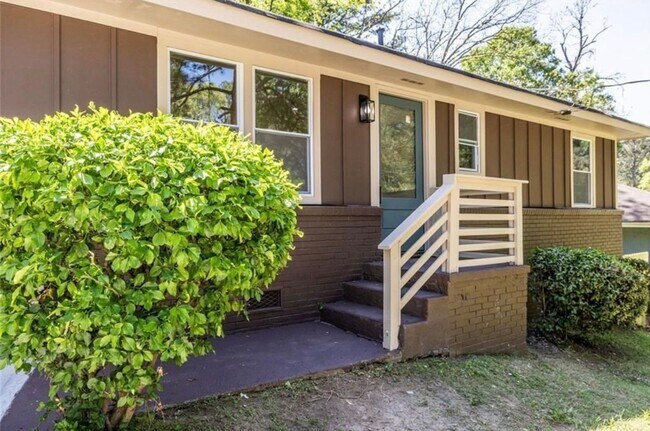 Building Photo - STUNNING RENOVATION! Modern 3BR/2BA Ranch in Sought-After Location!