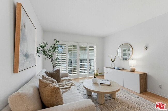 Building Photo - 2308 Schader Dr