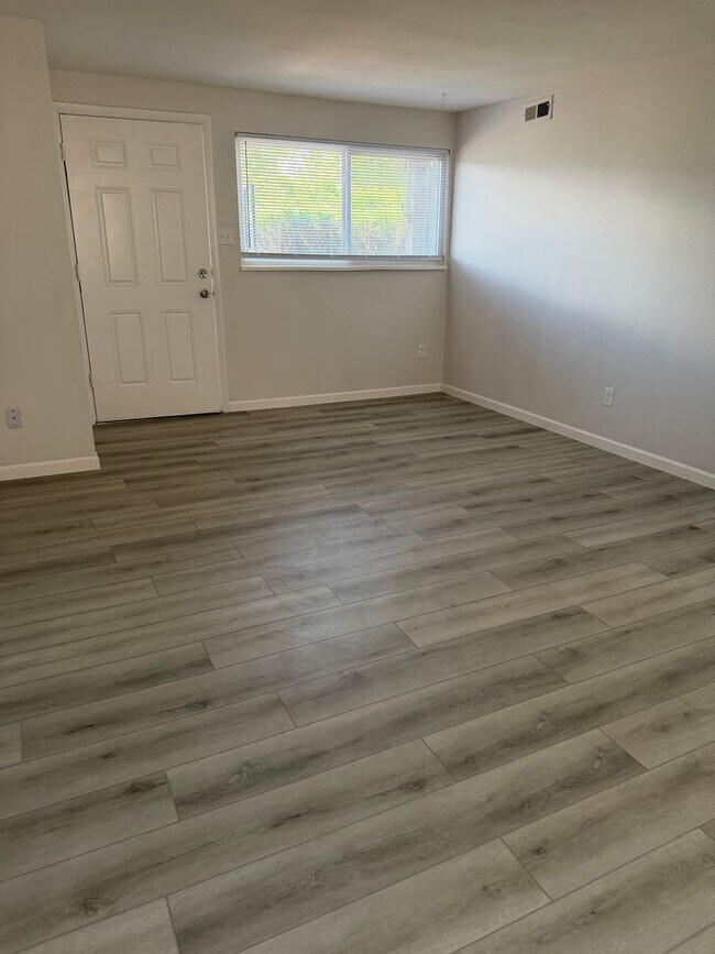 Building Photo - 1809 Eagle View Dr