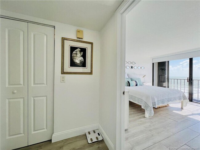 Building Photo - 9650 S Ocean Dr