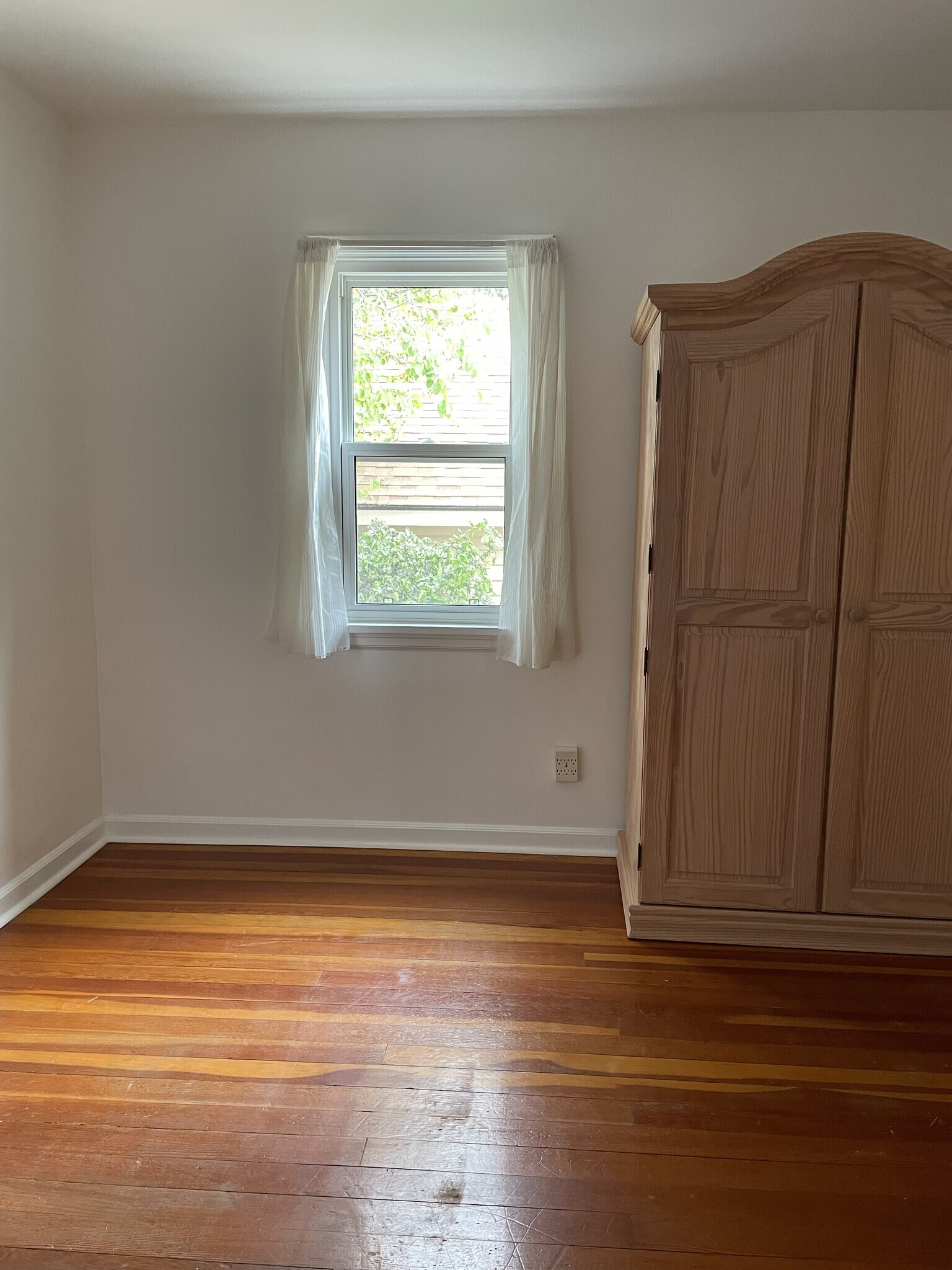Bedroom 2 (130 sf) - 206 N 200 E
