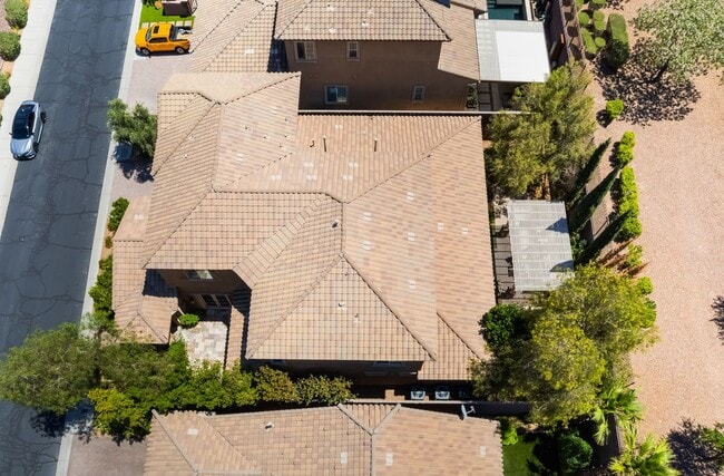 Building Photo - Elegant model home at Club Madeira!