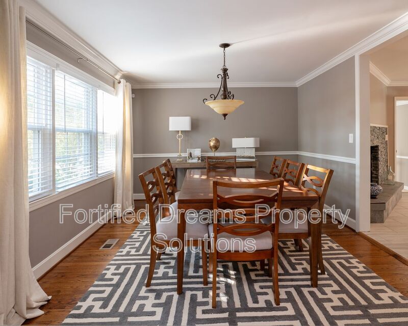 Building Photo - 1410 Fernwood Dr