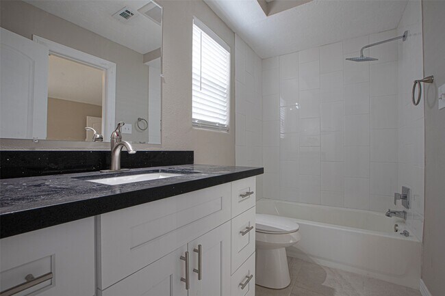 Building Photo - 16042 Bear Hill Dr