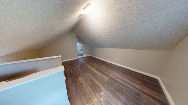 Building Photo - Clark/Fulton - 4 bed/1 bath - Single Family Home