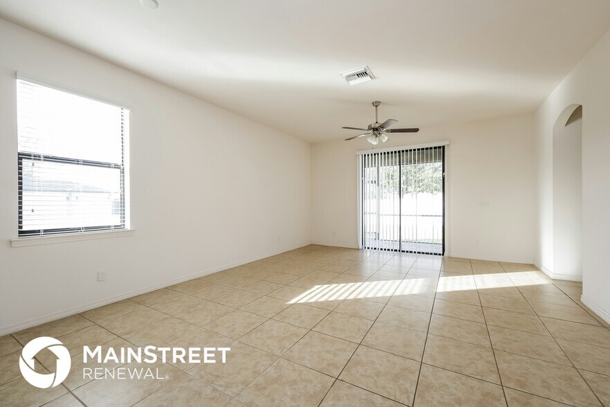 Building Photo - 1631 SW 25th Ln