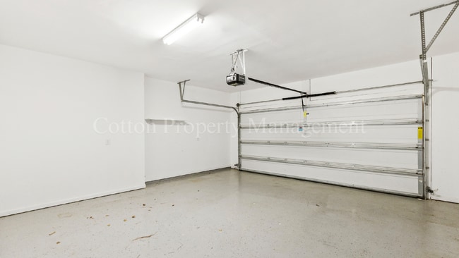 Building Photo - 1010 Winterberry Cir