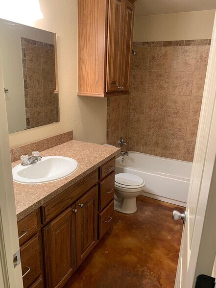 Building Photo - 333 Sterling Pointe Way