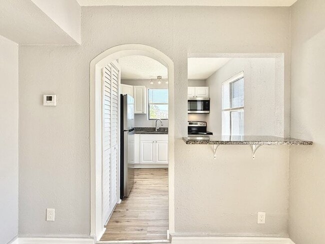 Building Photo - 14125 Palm St