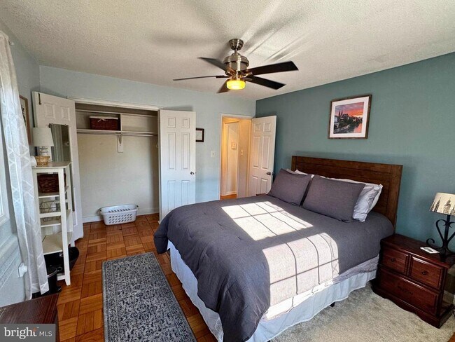 Building Photo - 4372 N Pershing Dr