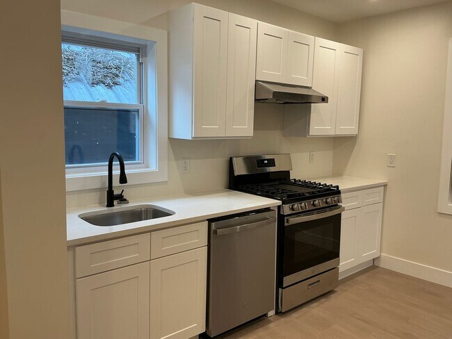 Building Photo - Refine Tyler Realty LLC