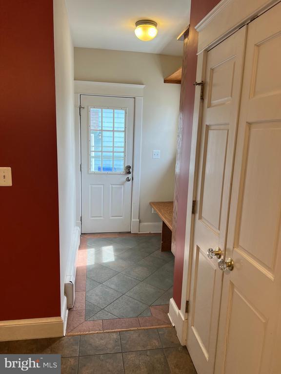 Building Photo - 2237 N Wakefield St