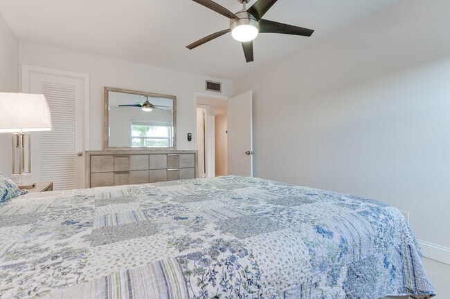 Building Photo - 509 Capri Dr