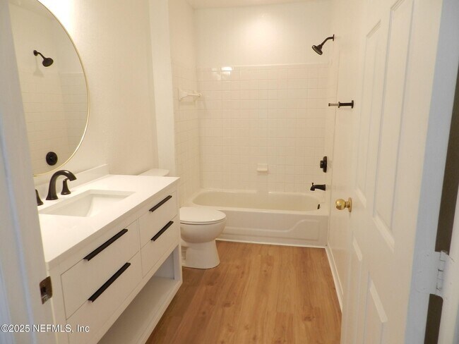 Building Photo - 13703 Richmond Park Dr N