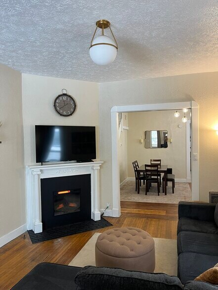 Building Photo - 1112 Newman St