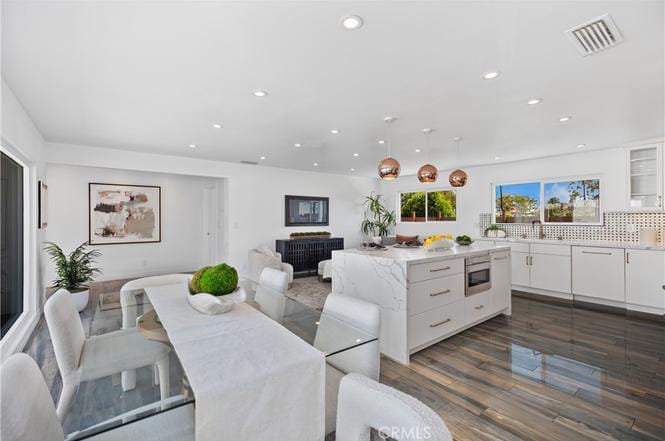 Building Photo - 496 E 16th St