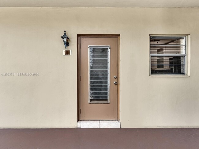 Building Photo - 5001 W Oakland Park Blvd