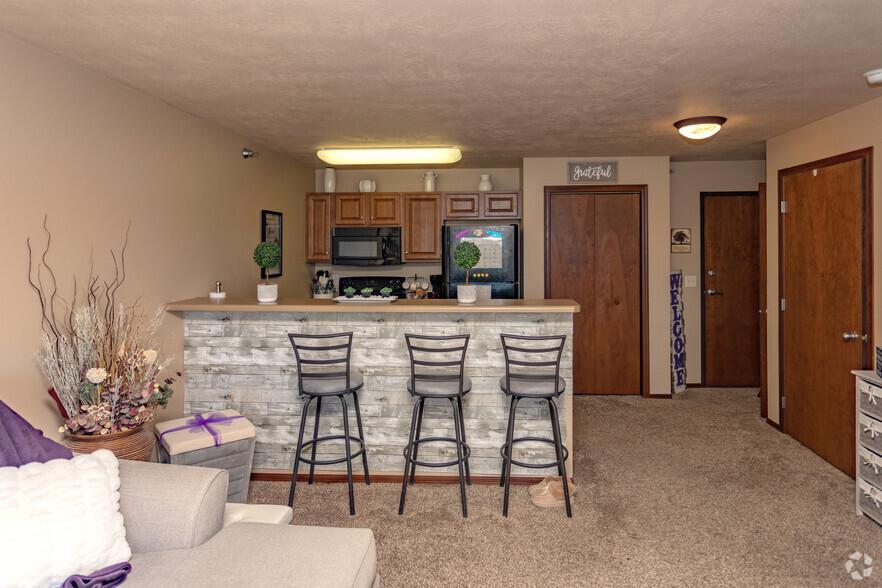 1BR, 1BA - 619SF - Mirada Manor Apartments