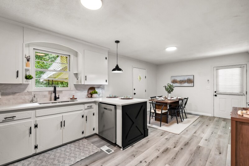 Building Photo - 3912 Seminole Ave