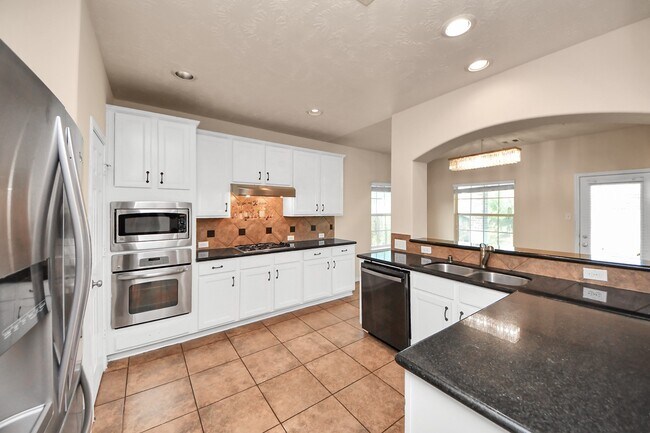Building Photo - 14311 Lakepointe Bend Ln