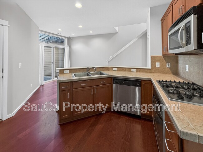 Building Photo - 7261 NE Stoneybrook St