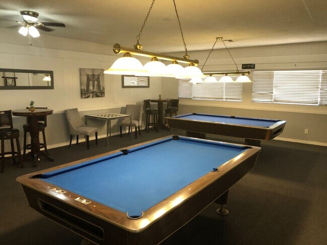 Building Photo - 1601 S Sandhill Rd