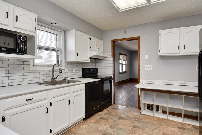 Building Photo - 2300 Avenue F