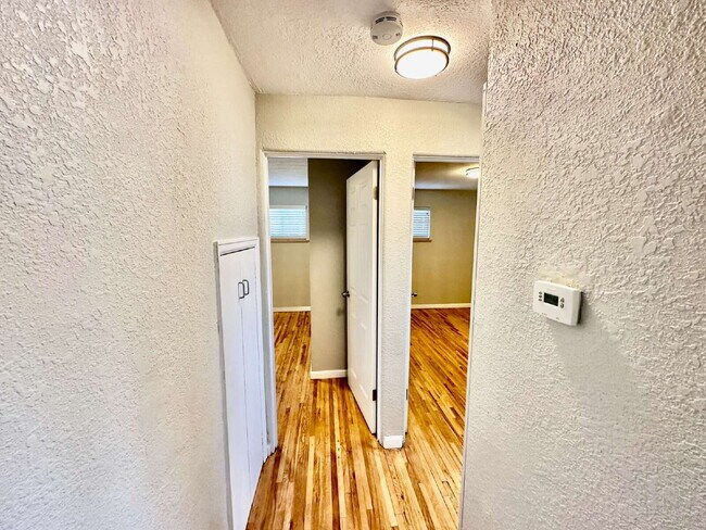 Building Photo - Cozy Home in Sunnyside!