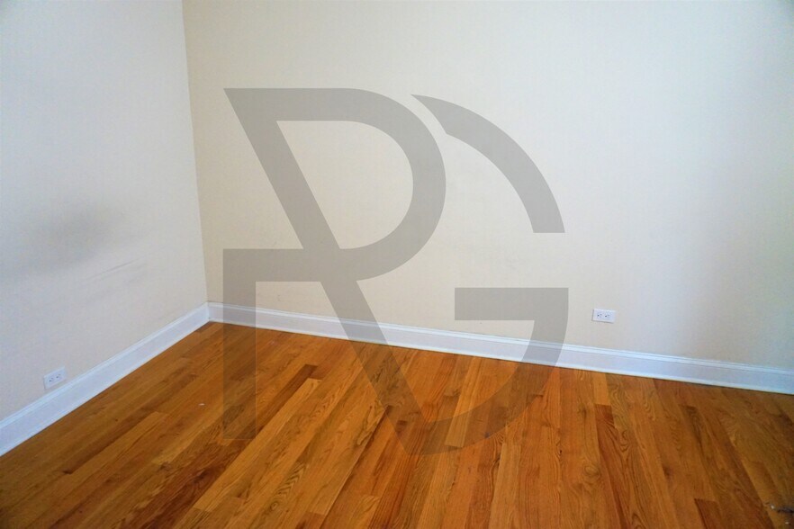 Building Photo - 3732 N Pine Grove Ave