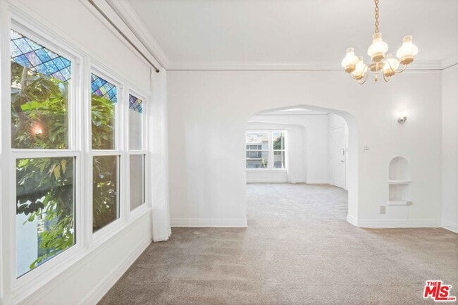 Building Photo - 643 S Detroit St